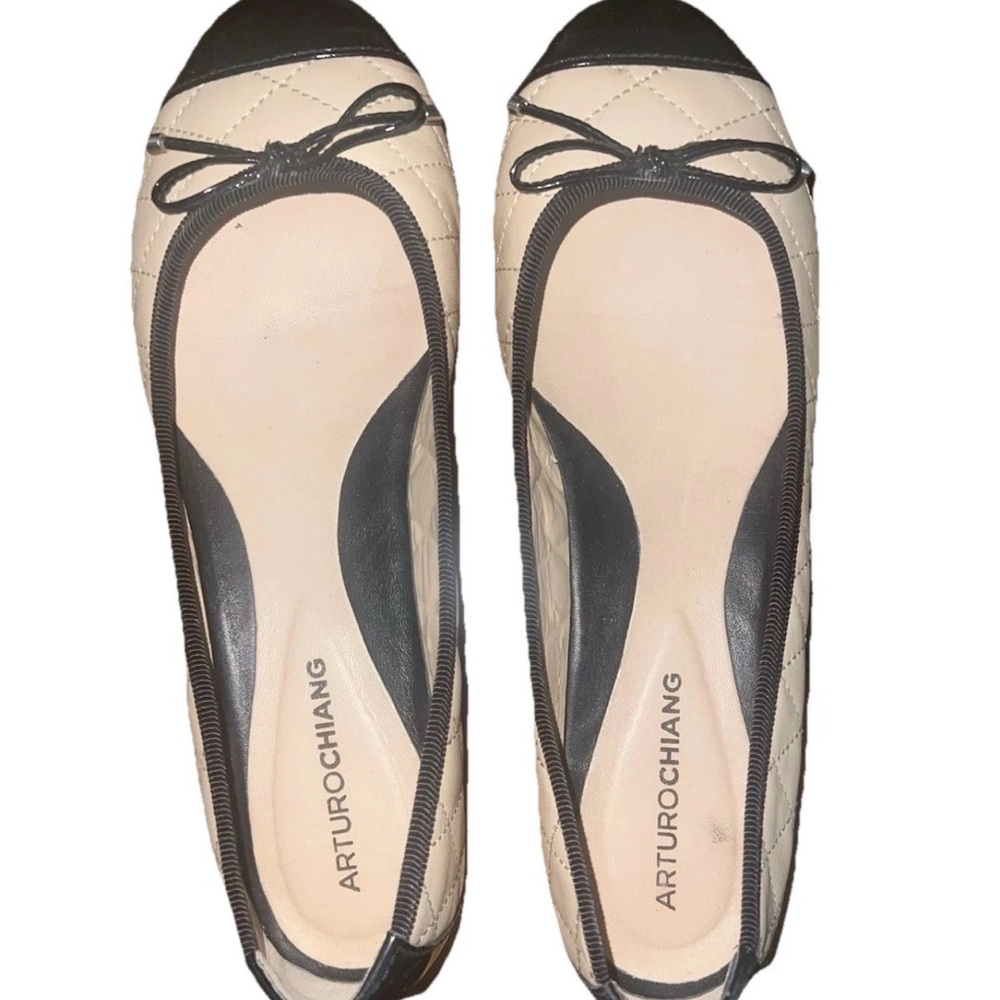 Arturo Chiang Taupe Black Patent Leather Ballet Flats New without box Size 8M